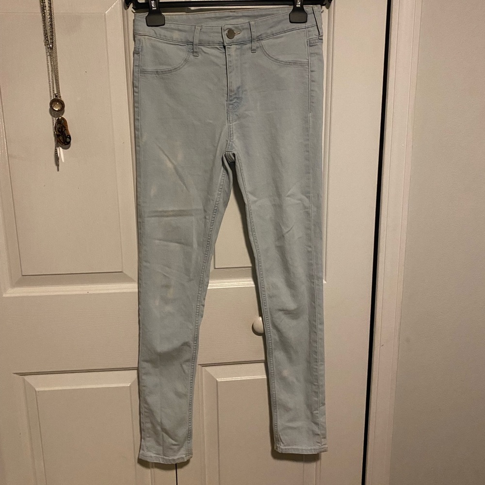 Very light colored blue jeans, stretchy size 27